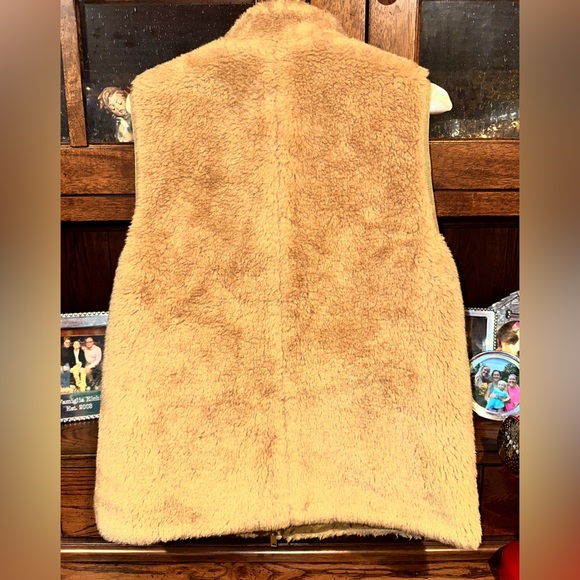 π§ΈJ.CREW Plush Fleece Teddy VestβUltra-Soft, Sherpa, Tan, Size Sm|Runs Big NWOT - Picture 8 of 13